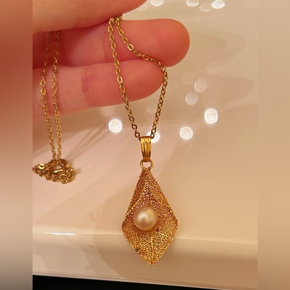 [SOLD] JAPAN Vintage AKOYA Pearl Necklace Unique Design Leaf Embrace Pearl - Picture 11 of 11